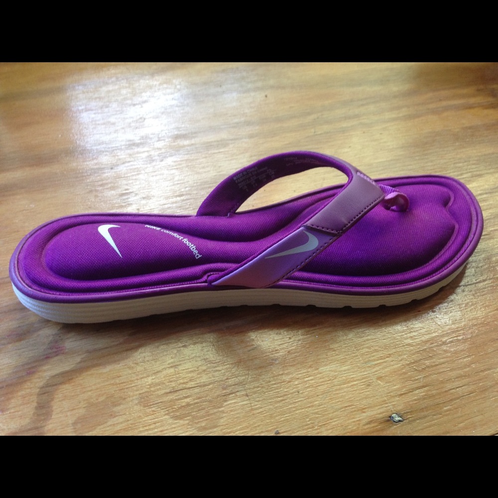 NIKE  comfort footbed flip flops size: 7.5 NWOT'S